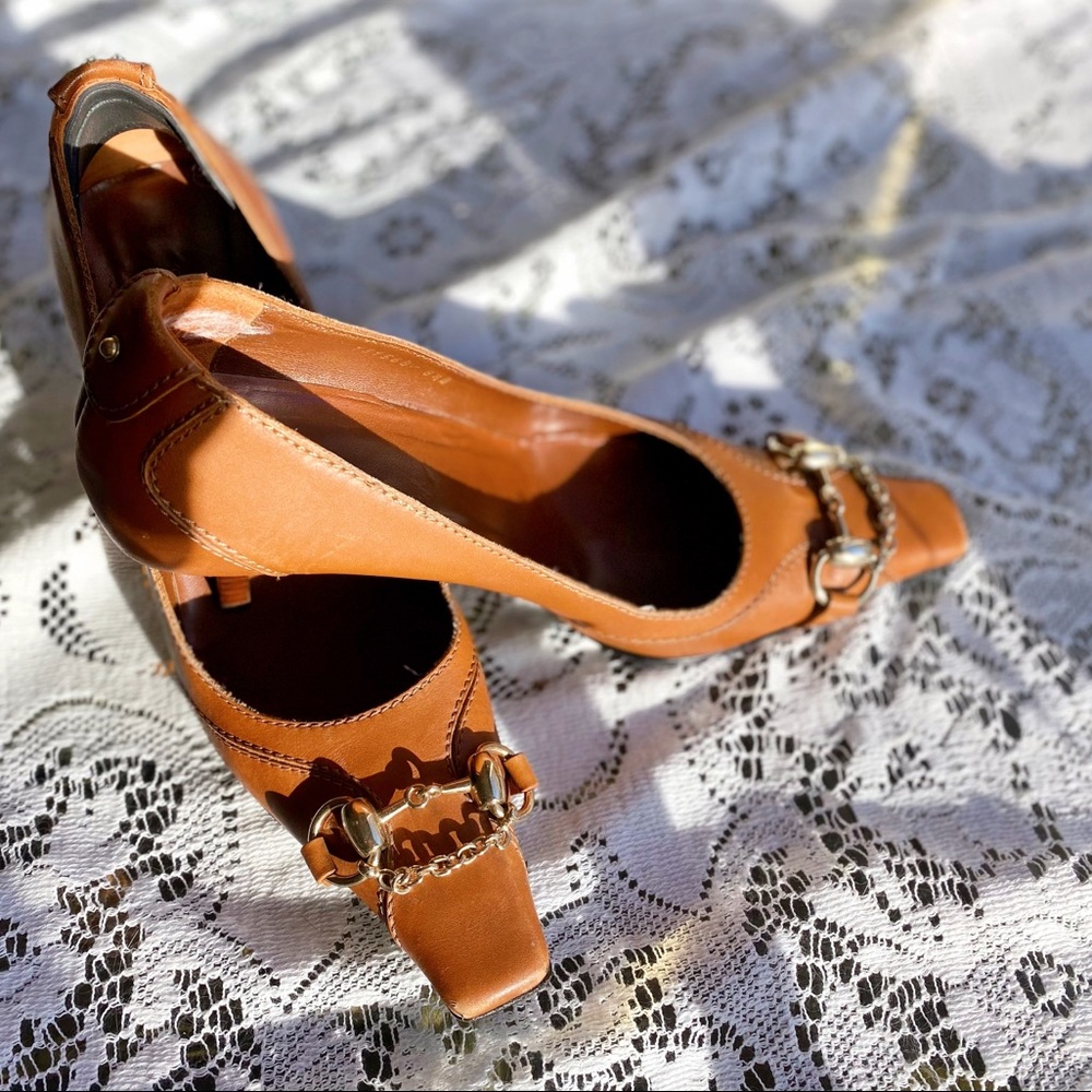 Gucci Horsebit Tan Leather with & Chain Pumps